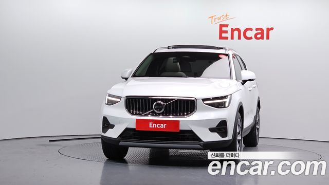 Volvo XC40 B4 Ultra Bright - фото 2