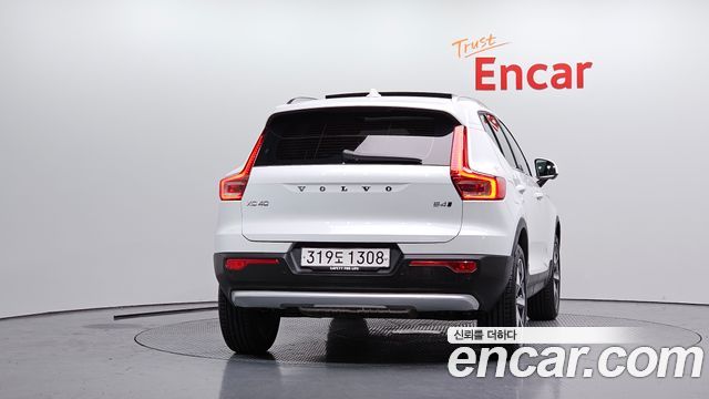 Volvo XC40 B4 Ultra Bright - фото 3