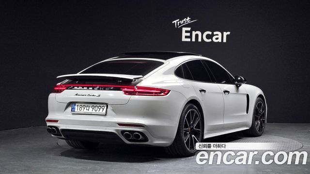 Porsche Panamera 3.0 AWD - фото 1