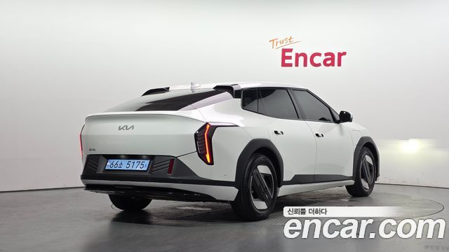 Kia EV4 Long Range 2WD Earth - фото 1