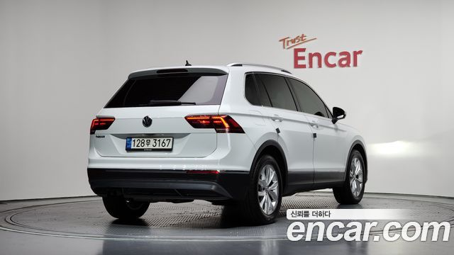 Volkswagen Tiguan 2-го поколения 2.0 TDI Premium - фото 1