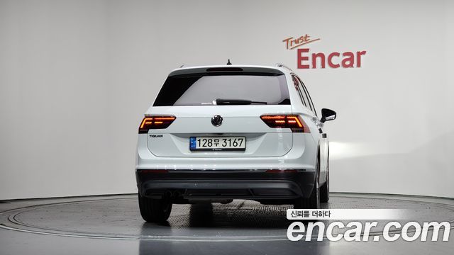 Volkswagen Tiguan 2-го поколения 2.0 TDI Premium - фото 3