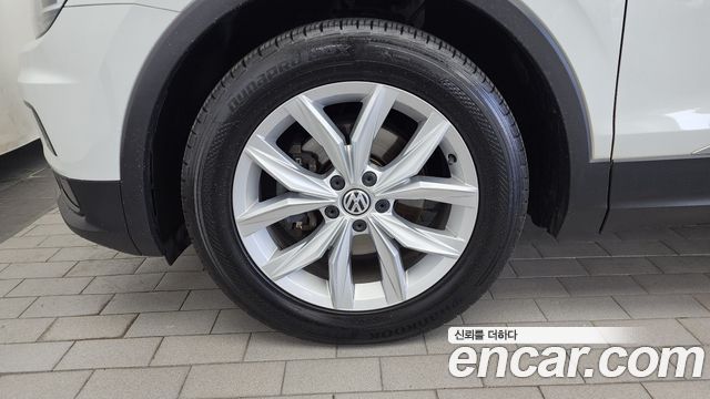 Volkswagen Tiguan 2-го поколения 2.0 TDI Premium - фото 4