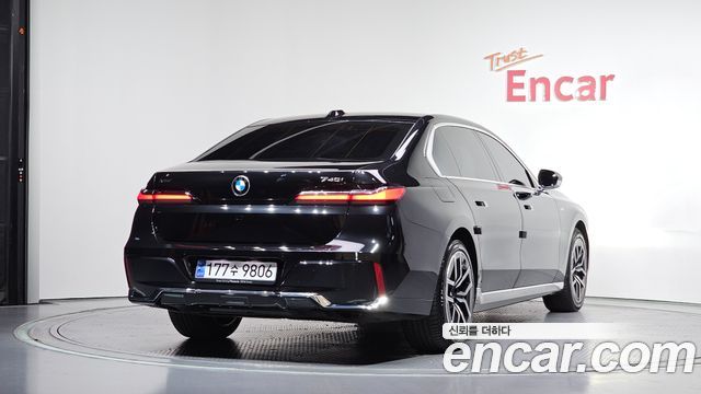 BMW 7-Series G70 740i xDrive M Sport - фото 0