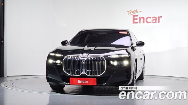 BMW 7-Series G70 740i xDrive M Sport - фото 1
