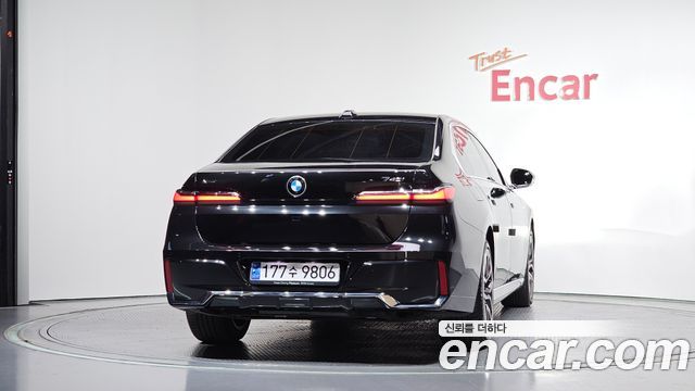 BMW 7-Series G70 740i xDrive M Sport - фото 2