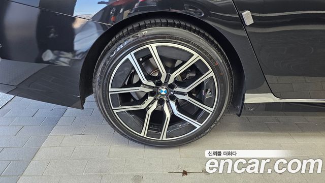 BMW 7-Series G70 740i xDrive M Sport - фото 3