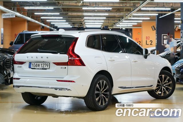 Volvo XC60 2-го поколения B5 Ultimate Bright - фото 1