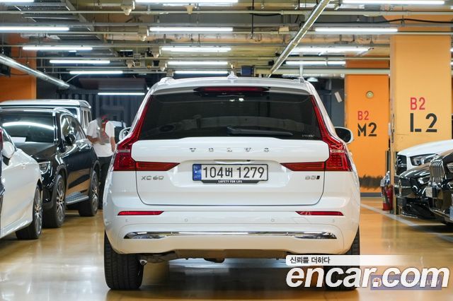 Volvo XC60 2-го поколения B5 Ultimate Bright - фото 3