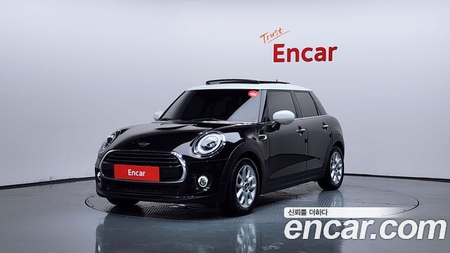 Mini Cooper 5Door HIGH 3rd - фото 0