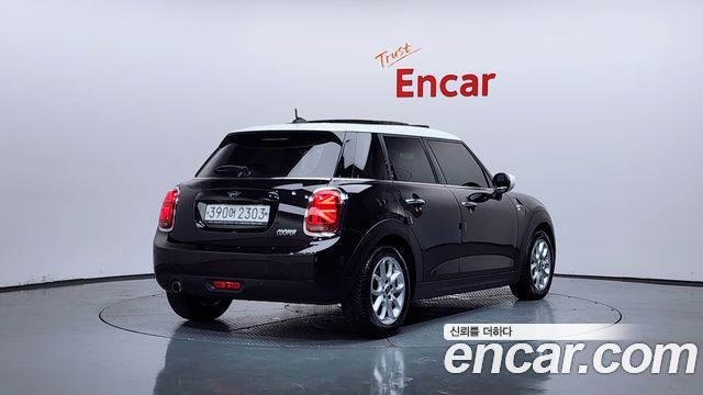 Mini Cooper 5Door HIGH 3rd - фото 1