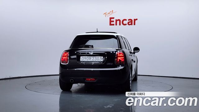 Mini Cooper 5Door HIGH 3rd - фото 3
