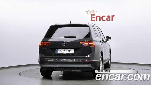 Volkswagen Tiguan 2-го поколения 2.0 TDI Premium - фото 3