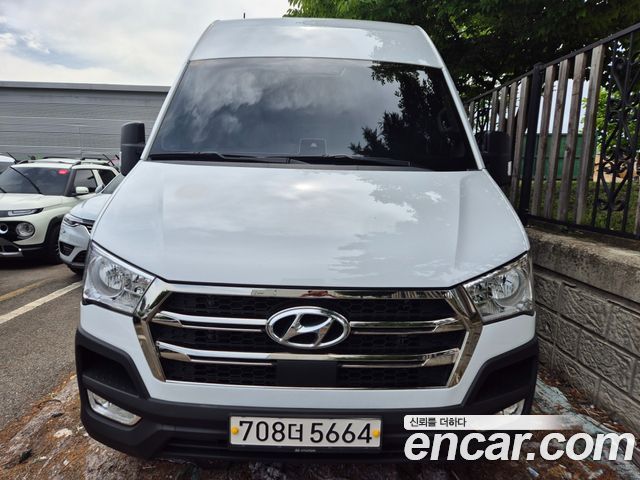 Hyundai Solati 15-seater Luxury - фото 0