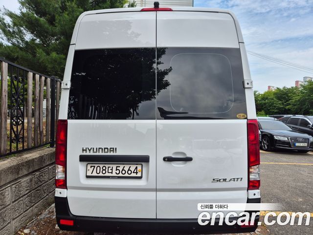 Hyundai Solati 15-seater Luxury - фото 1