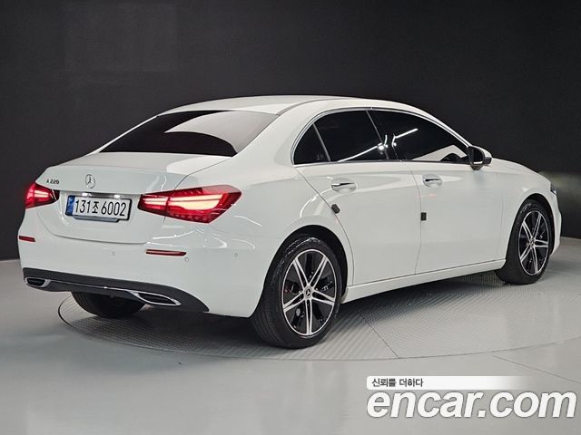 Mercedes-Benz A-Class W177 A220 Sedan - фото 3