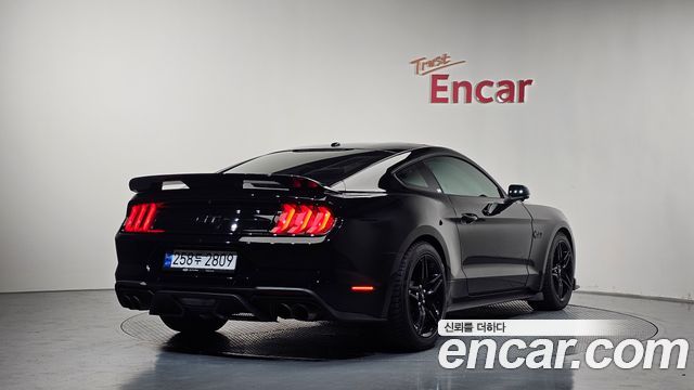 Ford Mustang GT Coupe - фото 0