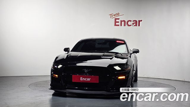 Ford Mustang GT Coupe - фото 1