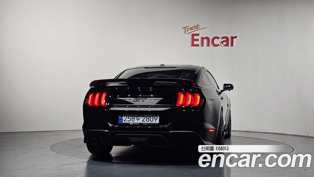 Ford Mustang GT Coupe - фото 2