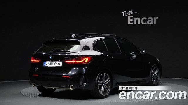 BMW 1-Series F40 120i M Sports - фото 1