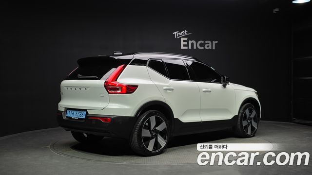 Volvo XC40 Twin Ultimate - фото 0