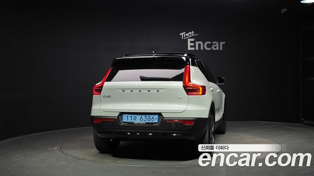 Volvo XC40 Twin Ultimate - фото 2