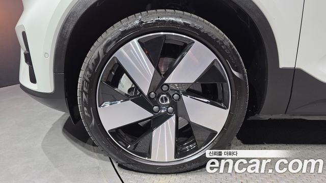 Volvo XC40 Twin Ultimate - фото 3