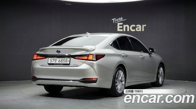 Lexus ES 7-го поколения Executive - фото 1