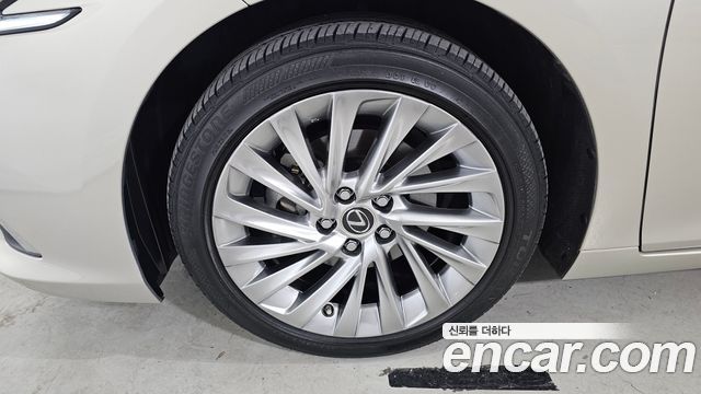 Lexus ES 7-го поколения Executive - фото 4