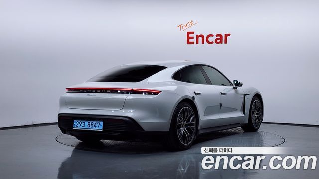 Porsche Taycan Base - фото 1