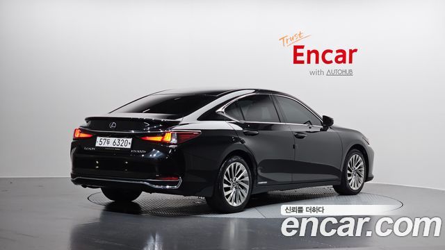 Lexus ES 7-го поколения Executive - фото 1