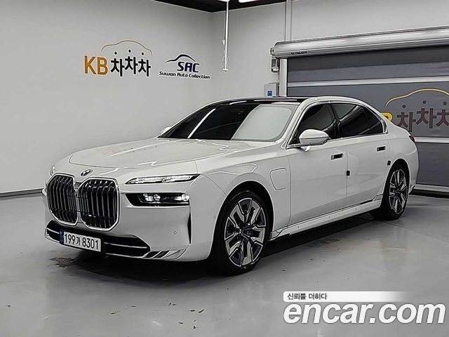 BMW 7-Series G70 750e xDrive Design Pure Excellence - фото 0