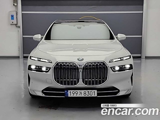 BMW 7-Series G70 750e xDrive Design Pure Excellence - фото 1