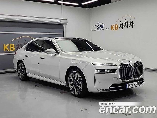 BMW 7-Series G70 750e xDrive Design Pure Excellence - фото 3