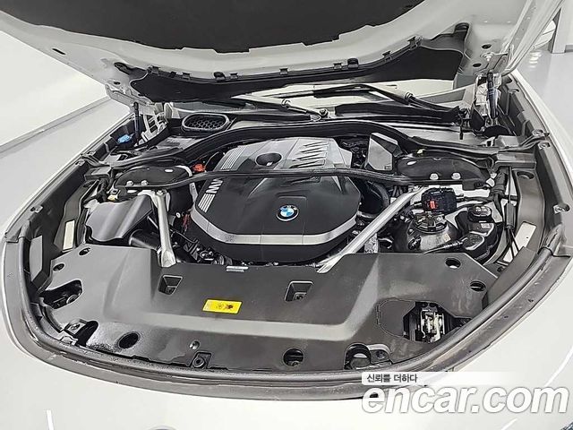 BMW 7-Series G70 750e xDrive Design Pure Excellence - фото 4