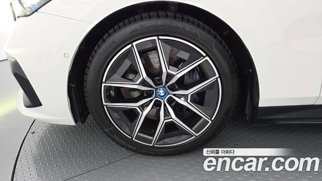 BMW i5 G60 eDrive 40 M Sport - фото 4