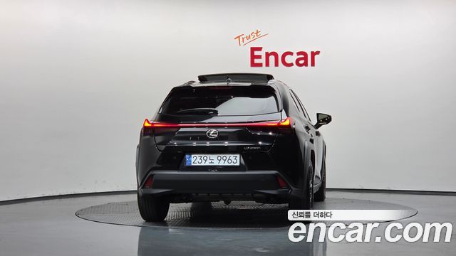 Lexus UX 2.0 2WD - фото 3