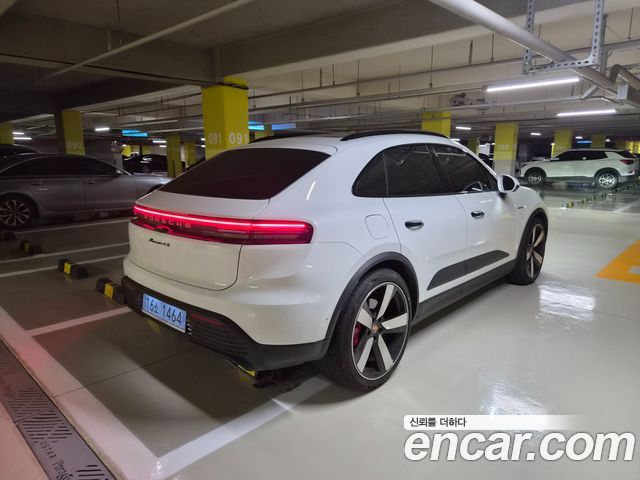 Porsche Macan EV 4S - фото 1