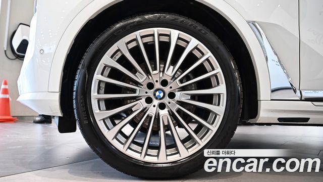 BMW X7 G07 xDrive 40i Design Pure Excellence 7-Seater - фото 4