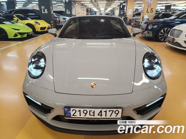 Porsche 911 Carrera 4 GTS Cabriolet - фото 0