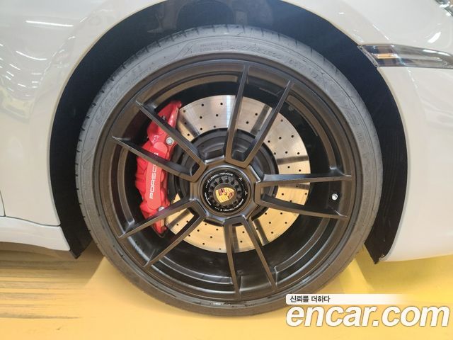 Porsche 911 Carrera 4 GTS Cabriolet - фото 3