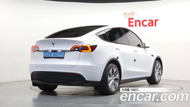 Tesla Model Y RWD - фото 1