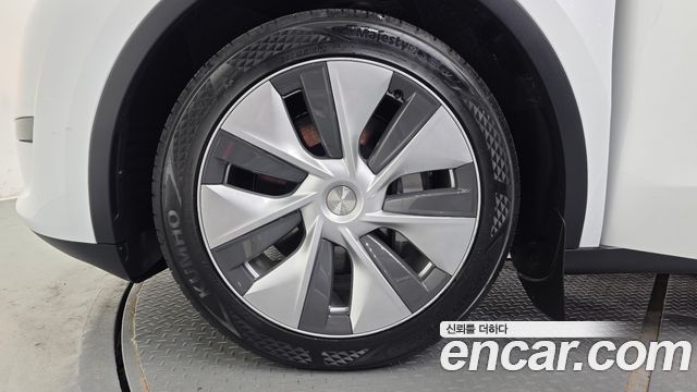 Tesla Model Y RWD - фото 4