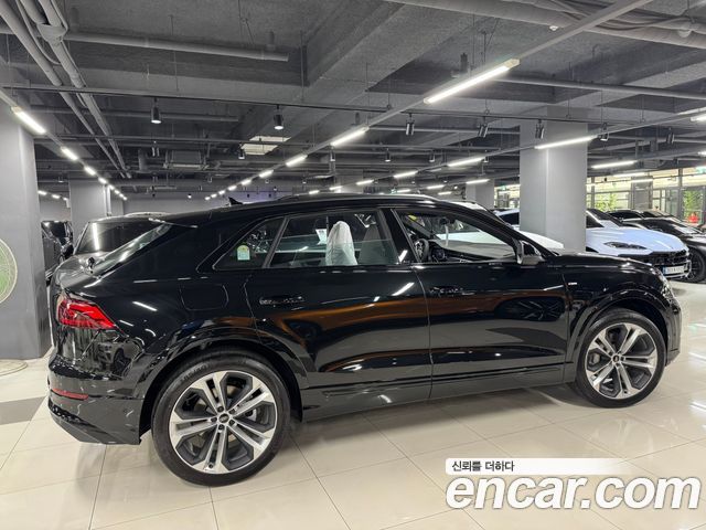 Audi Q8 50 TDI Quattro Premium - фото 1