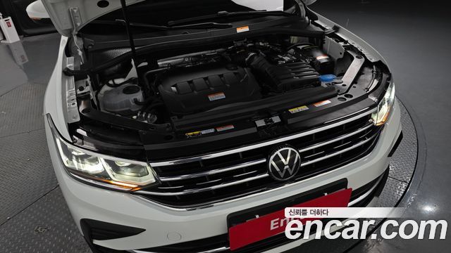 Volkswagen Tiguan 2-го поколения 2.0 TDI Prestige - фото 4