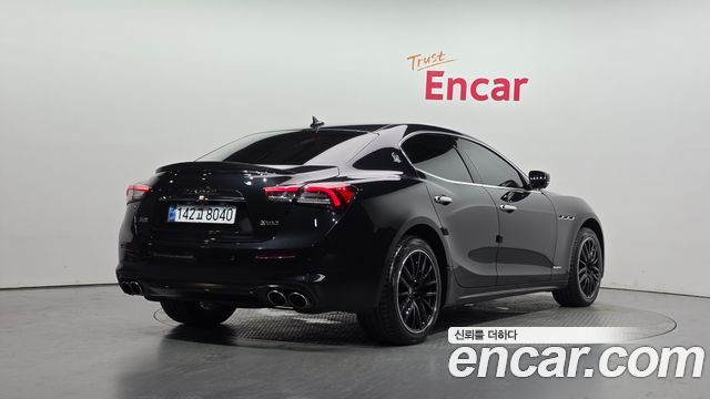 Maserati Ghibli 3.0S Q4 GranLusso 3rd - фото 1