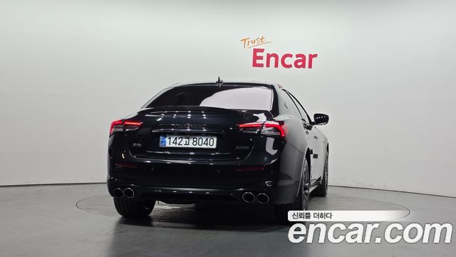 Maserati Ghibli 3.0S Q4 GranLusso 3rd - фото 3