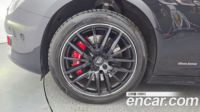 Maserati Ghibli 3.0S Q4 GranLusso 3rd - фото 4