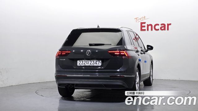 Volkswagen Tiguan 2-го поколения 2.0 TDI Premium - фото 3