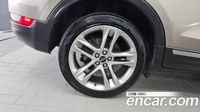 Lincoln MKC 2.0 AWD - фото 4